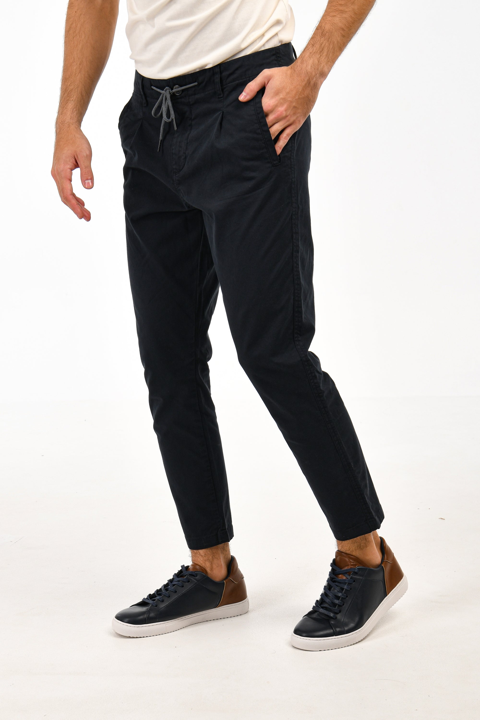 Cropped Fit Black Chinos