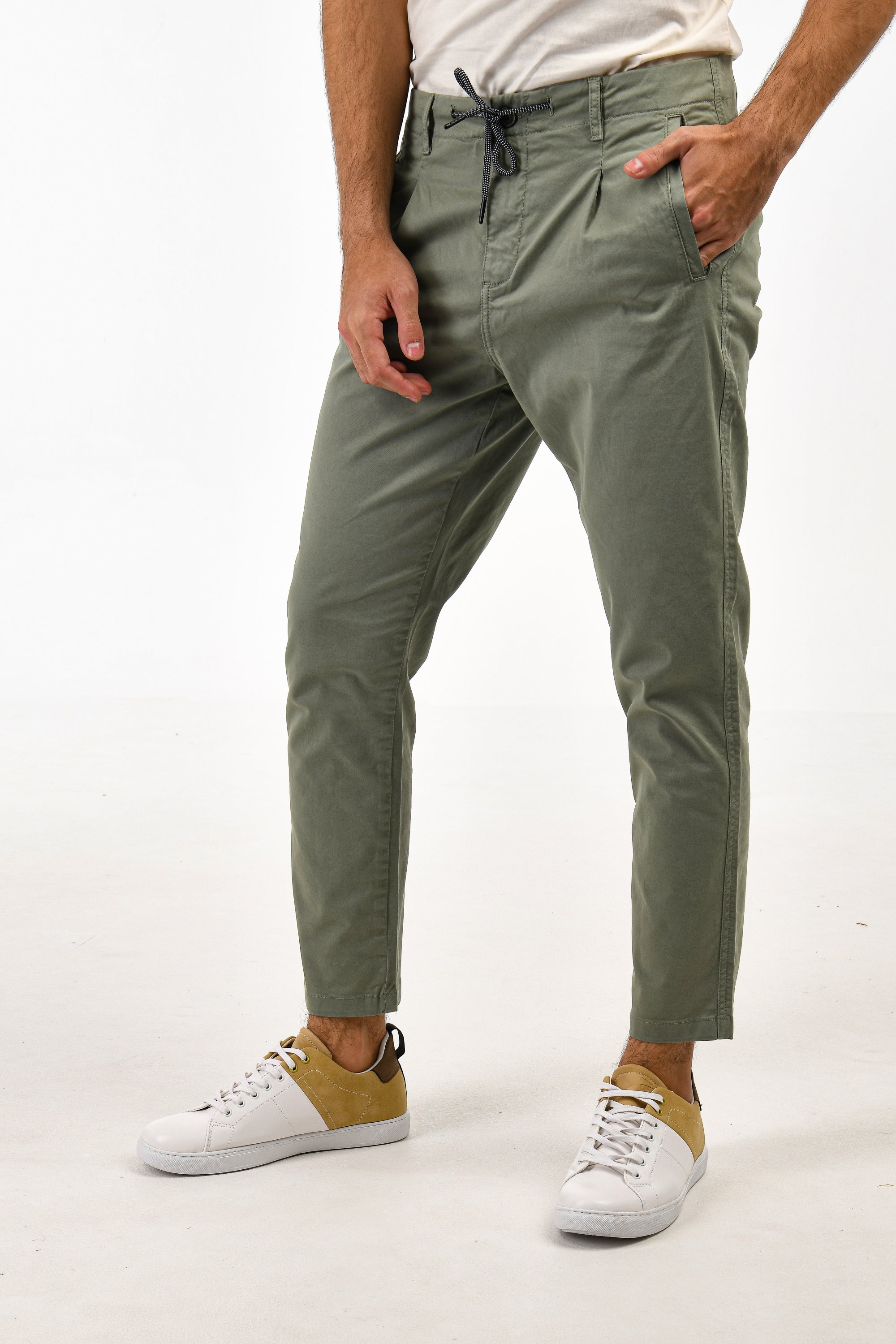 Cropped Fit Evergreen Chinos