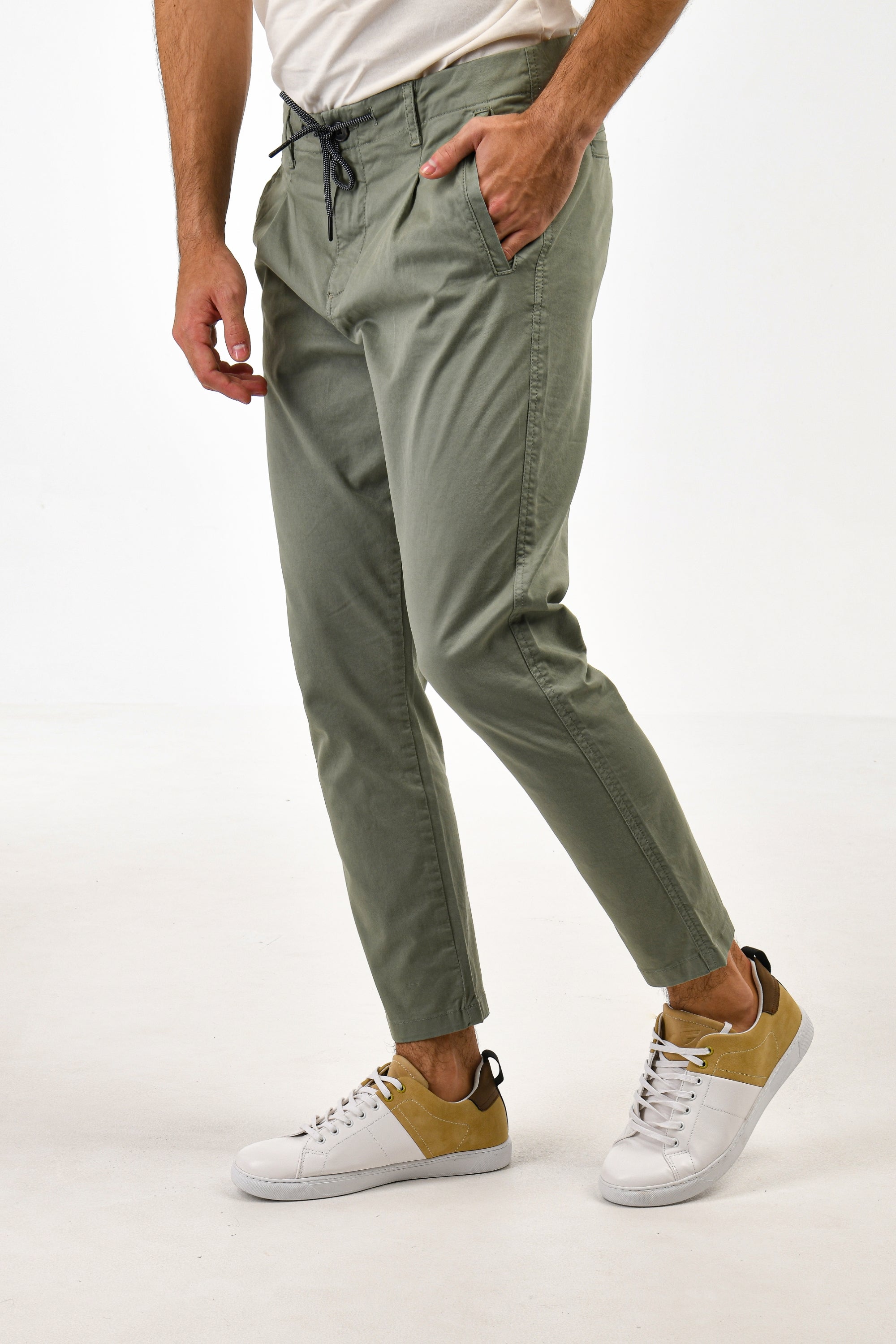 Cropped Fit Evergreen Chinos