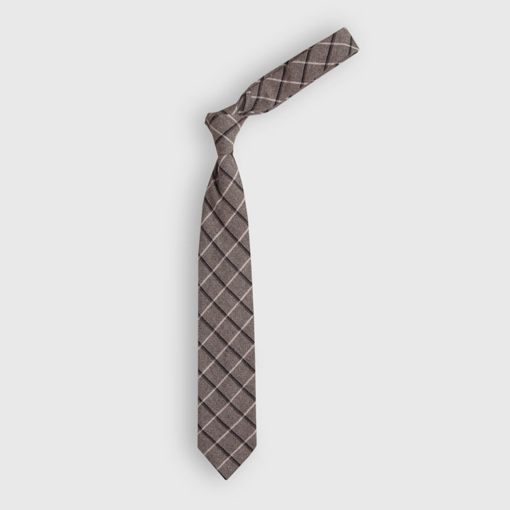 Grey Point Tie Equator